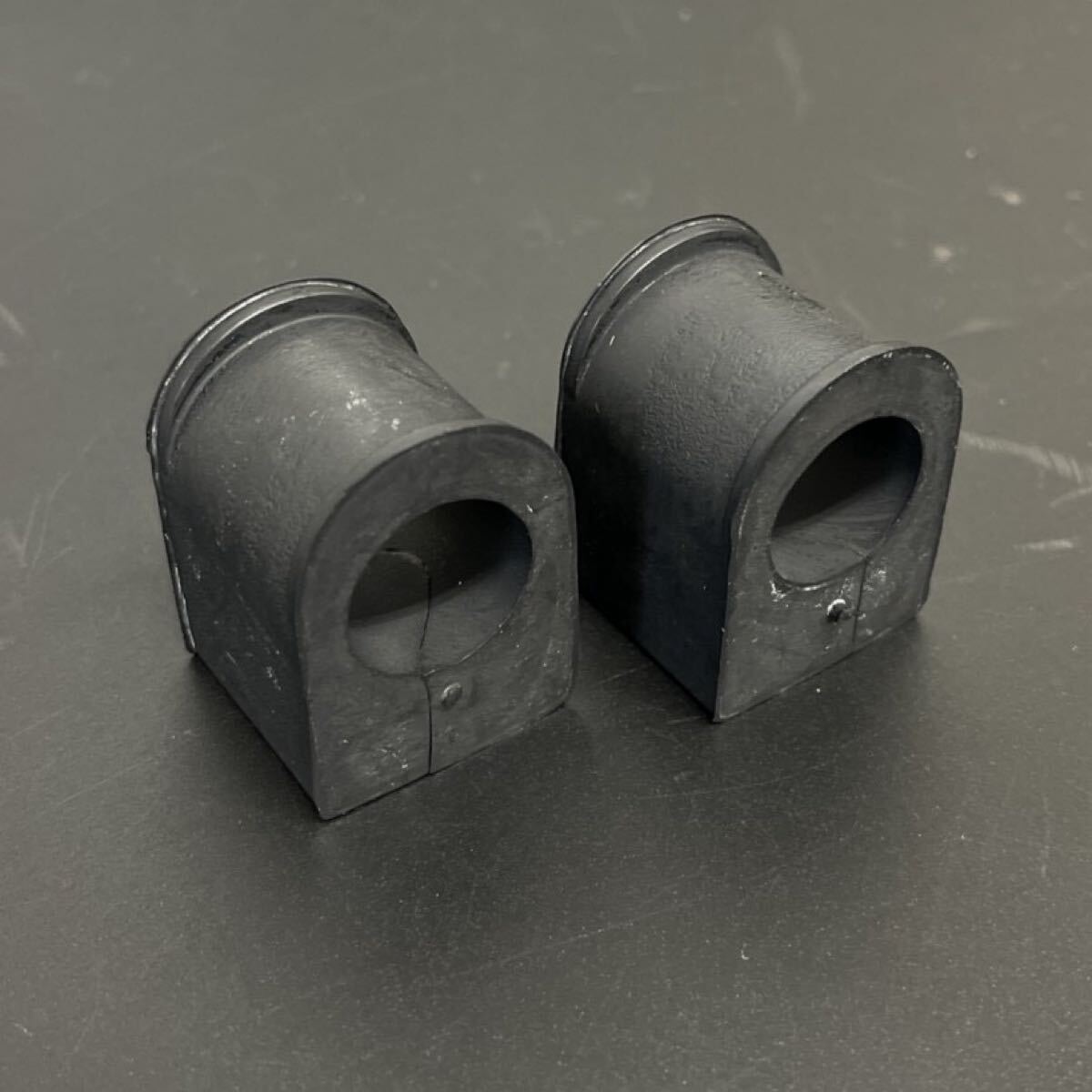 ベンツ C-9995 ◎ フロントスタビライザーマウントブッシュ左右セット A 9013230185 Sprinter スプリンター 2-T ラバー 保管品 汚れあり 拍卖