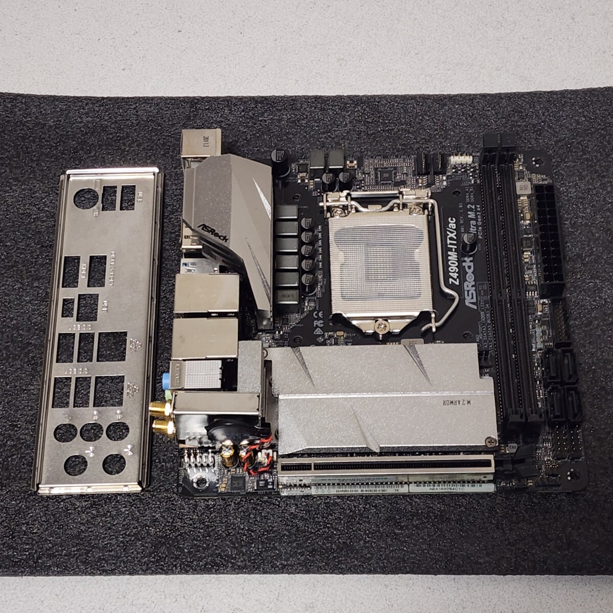 ASRock Z490M-ITX/ac IOパネル付属 LGA1200 Mini-ITXマザーボード 第10世代CPU対応 最新Bios 動作確認済 PCパーツ拍卖