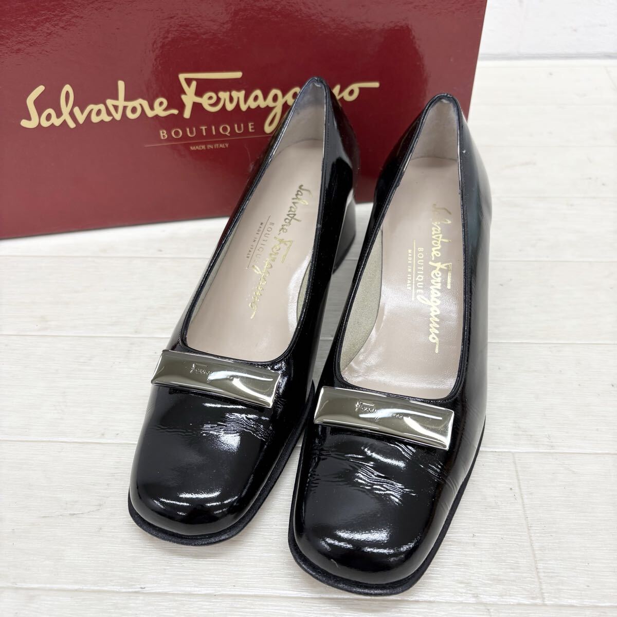 1928〓 ①箱付き Salvatore Ferragamo サルヴァトーレフェラガモ パンプス レディース サイズ4.5C ブラック エナメル 靴 シューズ拍卖