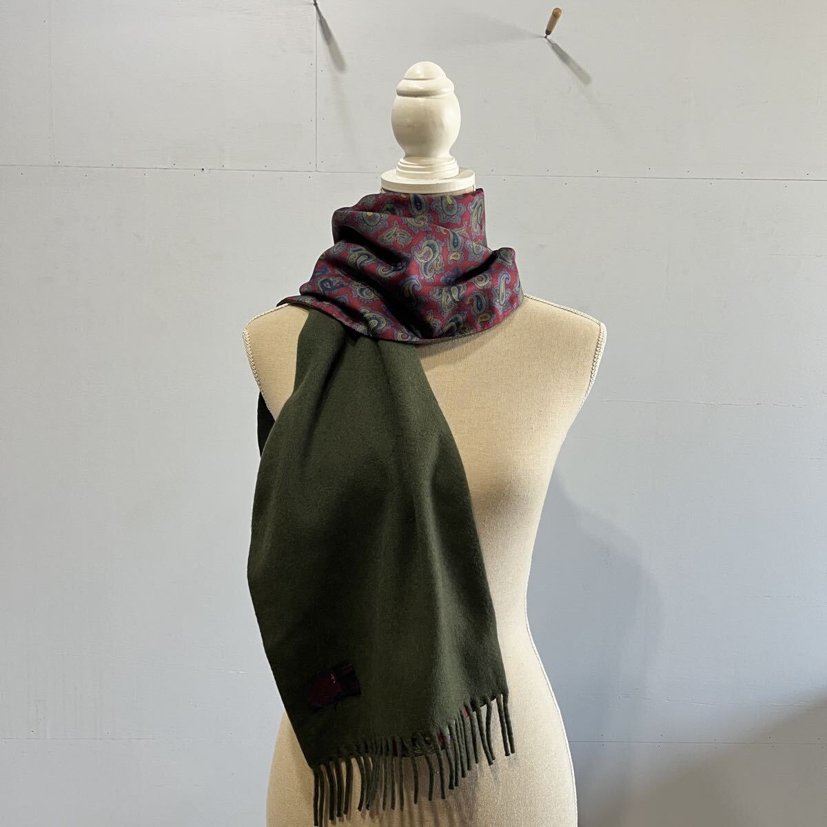 〈YS8157〉ETRO エトロ 切り替えマフラー 極上 表SILK100% 裏CASHMERE100% イタリア製 スカーフ マフラー ペイズリー柄 オリーブ 極上拍卖