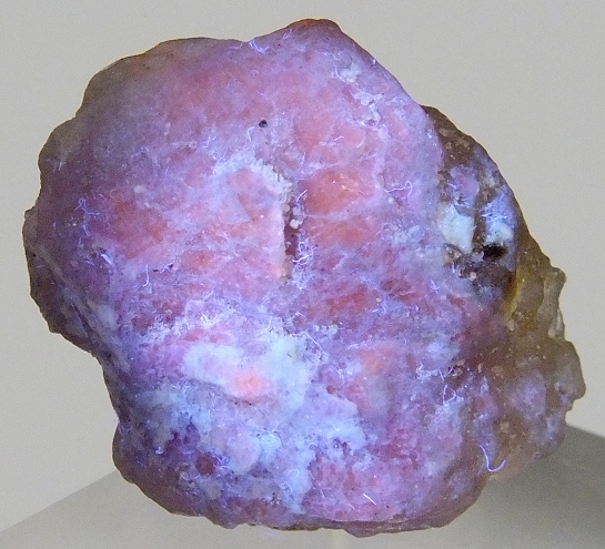 ☆☆ ハックマン石 (蛍光) ハックマナイト <アフガニスタン> 15 ☆☆拍卖