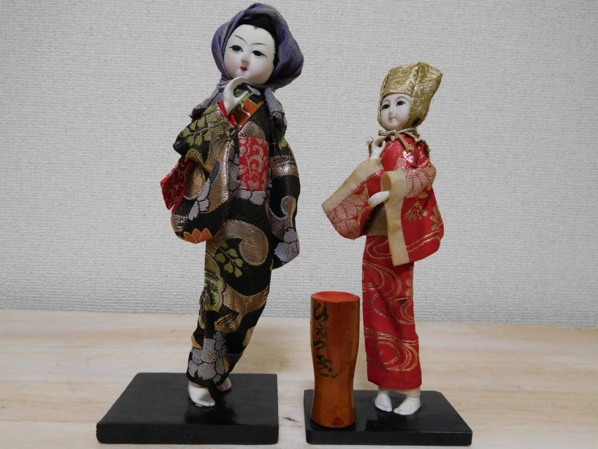 E89-14S 人形 日本人形 プラスチックと布 台座(木製) 中古 高さ約23.2cm 21cm拍卖