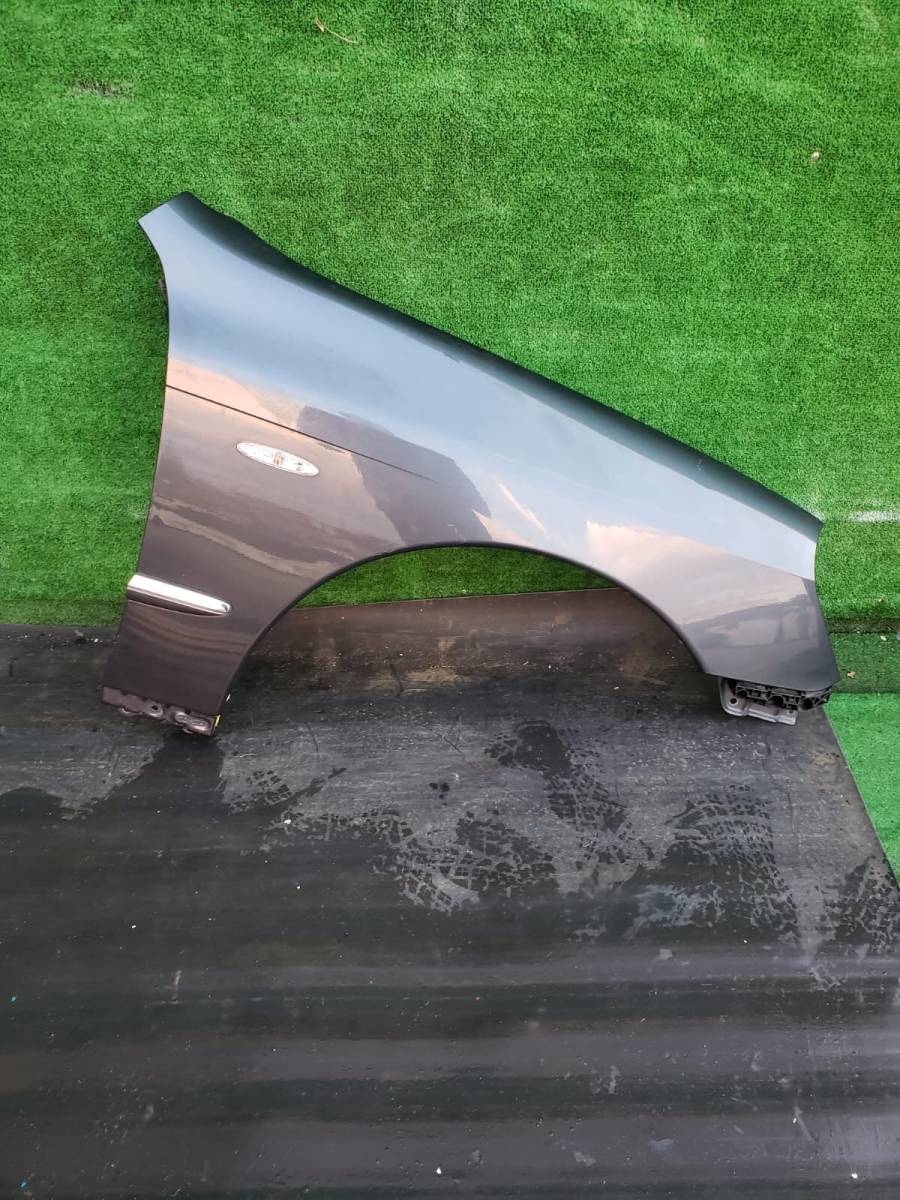 トヨタ クラウン GRS180 フェンダー 右 (グレーメタリック系)拍卖