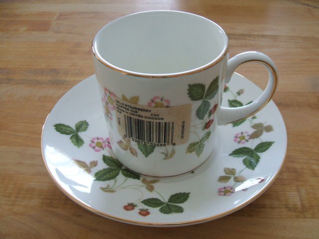WEDGWOOD(ワイルドストロベリー)英国製カップ&ソーサー 新品 定価11,000円拍卖