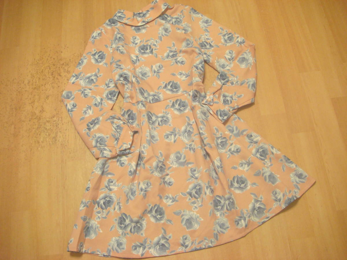 アースミュージック&エコロジー バラ柄 タック入り フレア ワンピース ピンク×ブルー S 美品拍卖