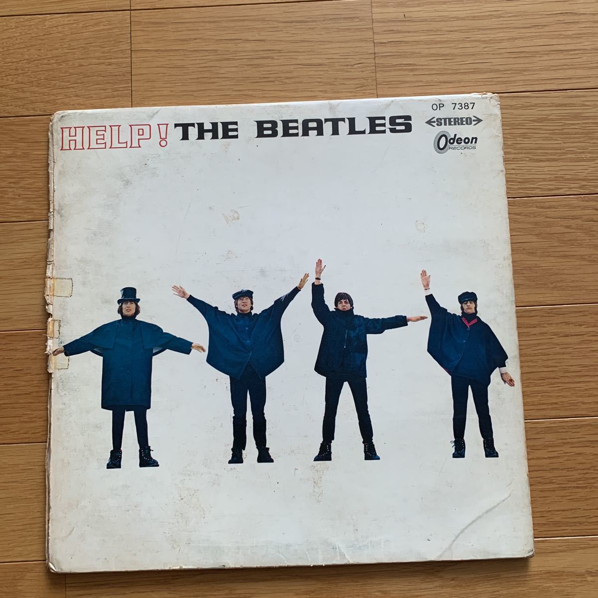 ザビートルズ ヘルプ 日本盤 赤盤 オデオン 見開きジャケット 破れ、書き込み、汚れ、テープ貼り跡、盤面キズあり拍卖