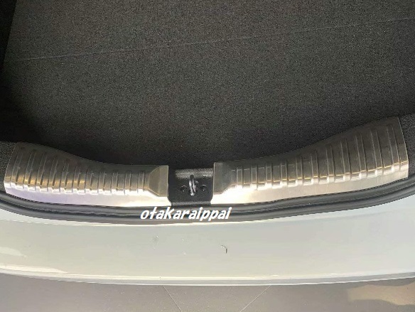 新型 フィット GR系 リアバンパーステップガード シルバー トランク ラゲージ リヤ ゲート 内装 プロテクション トリム モール ベゼル FIT4拍卖