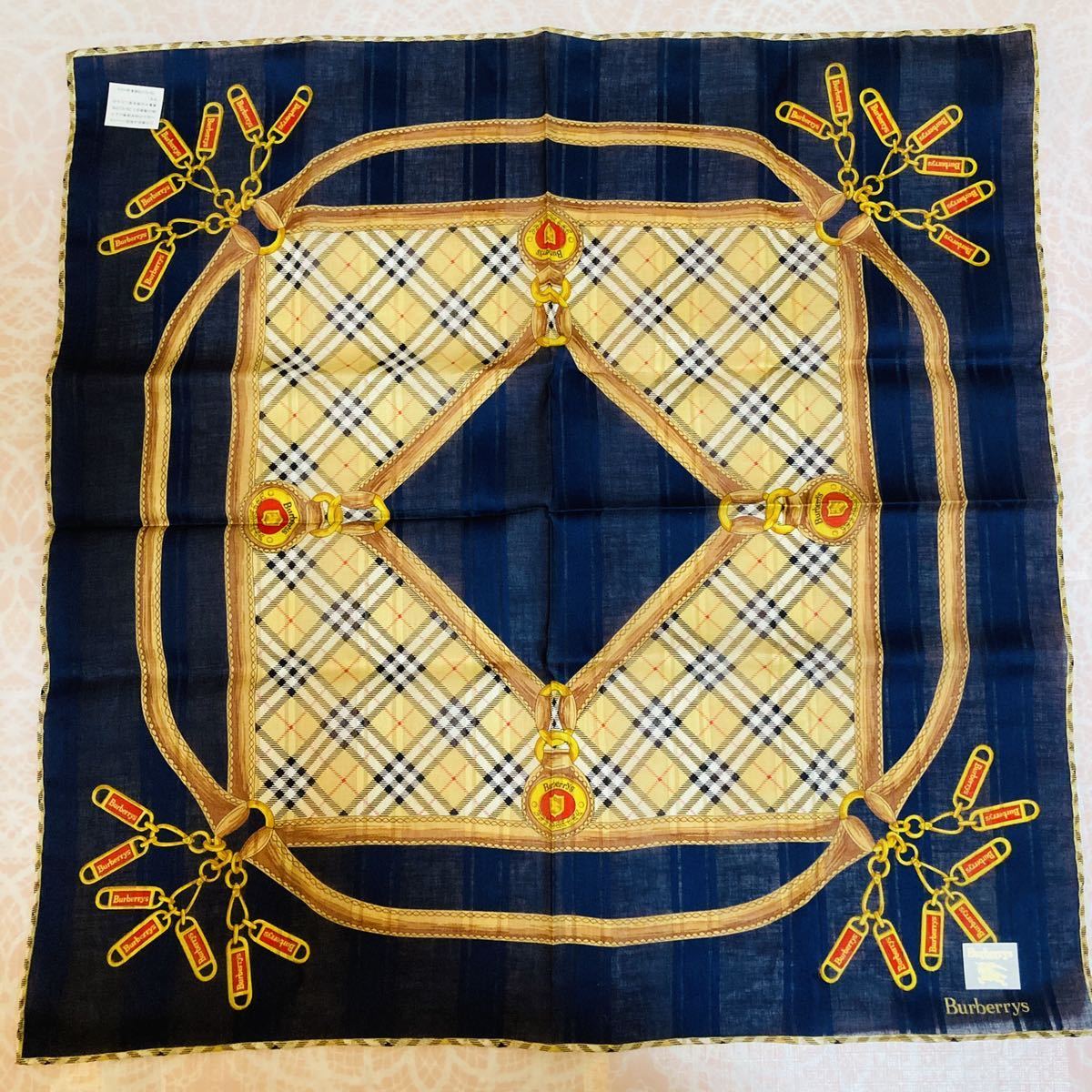 【人気柄】新品/BURBERRY/ハンカチ/正規品/綿100%/未使用/即決あり/匿名発送/バーバリー/ノバチェック/定番柄/ホースマーク/大判/ネイビー拍卖