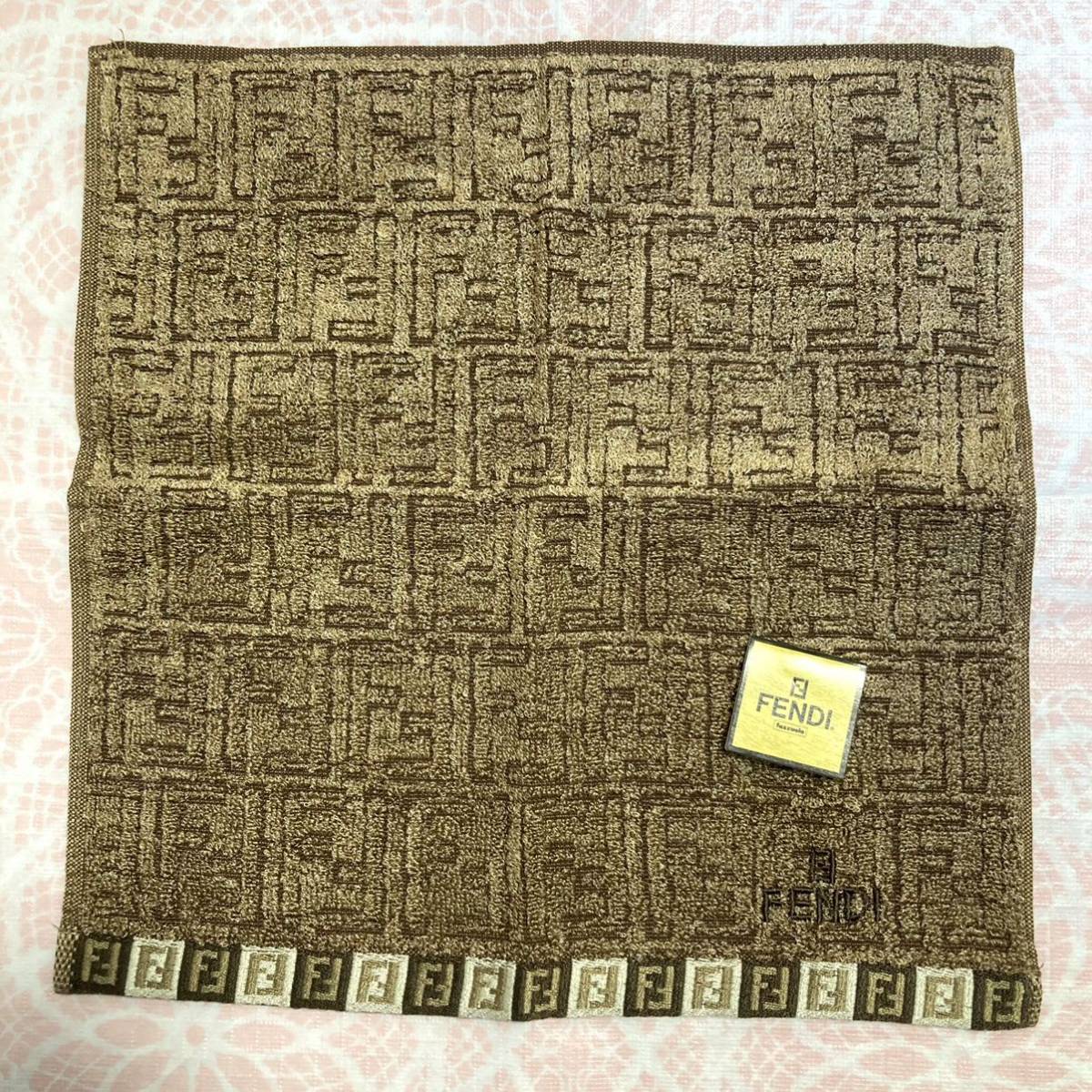 新品/FENDI/タオルハンカチ/正規品/フェンディ/未使用/即決あり/ズッカ柄/匿名発送/58/茶色/ブラウン/タグ付き/綿100%/パイル シルク100%拍卖