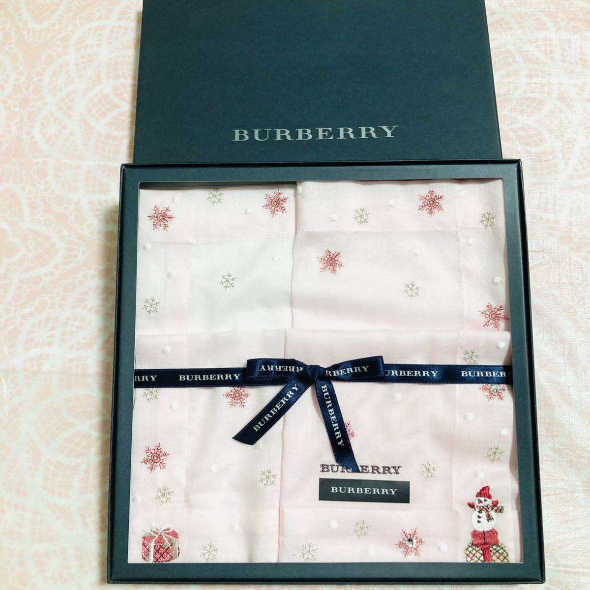 【激レア】新品/BURBERRY/雪だるま/ハンカチ/正規品/未使用/即決あり/匿名発送/バーバリー/雪/ピンク/女性/大判/レディース/結晶/ギフト拍卖