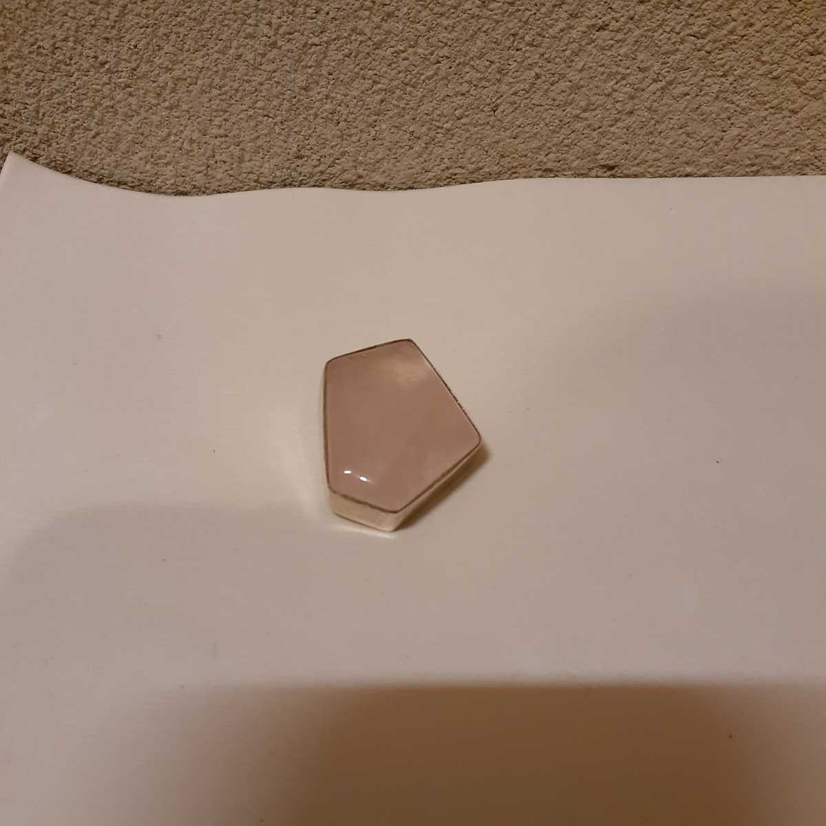 ローズクォーツ ペンダントトップ silver925 サイズ:バチカンを含めタテ3.2cm、最大幅2.7cm、厚さ約0.9cm、重さ12.0g 拍卖