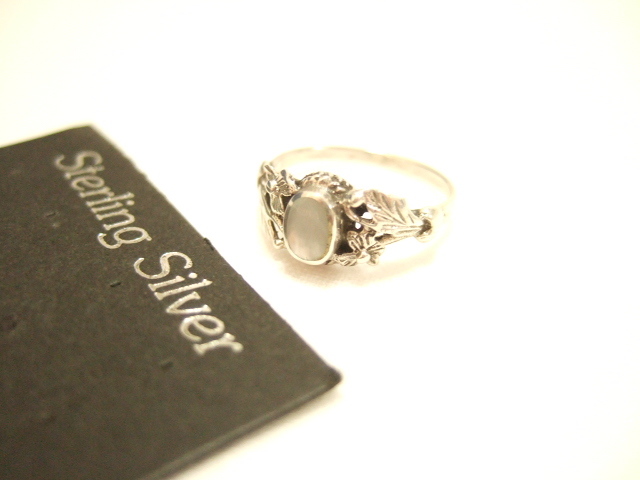 横浜最新 925SILVER銀 魅惑のピンキーリング♪花の紋様 ホワイト 8号 送料220円ξgRξ ξ1z拍卖