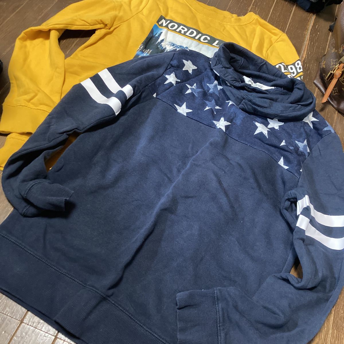 エイチアンドエムH&M長袖スエットトレーナーイエローネイビー146/152US10-12Yタートルトレーナースターイエロープリント2枚セット男の子拍卖