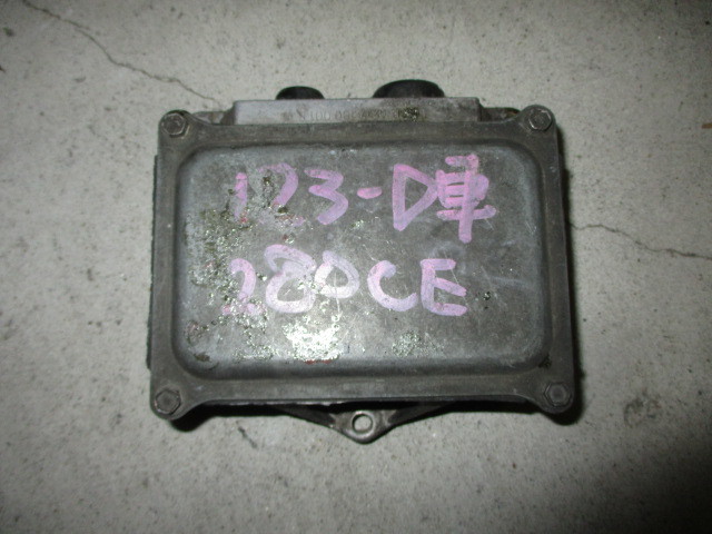 ■ベンツ W123 イグニッションコントロールユニット 中古 0227100001 部品取あり イグナイター EZL モジュール R107 450 W116 W126 280■拍卖