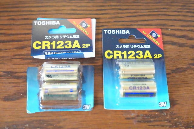 定価1800円×2=3600円 TOSHIBA純正 カメラ用リチウム電池 CR123A 4本 コジマ電気にて購入拍卖