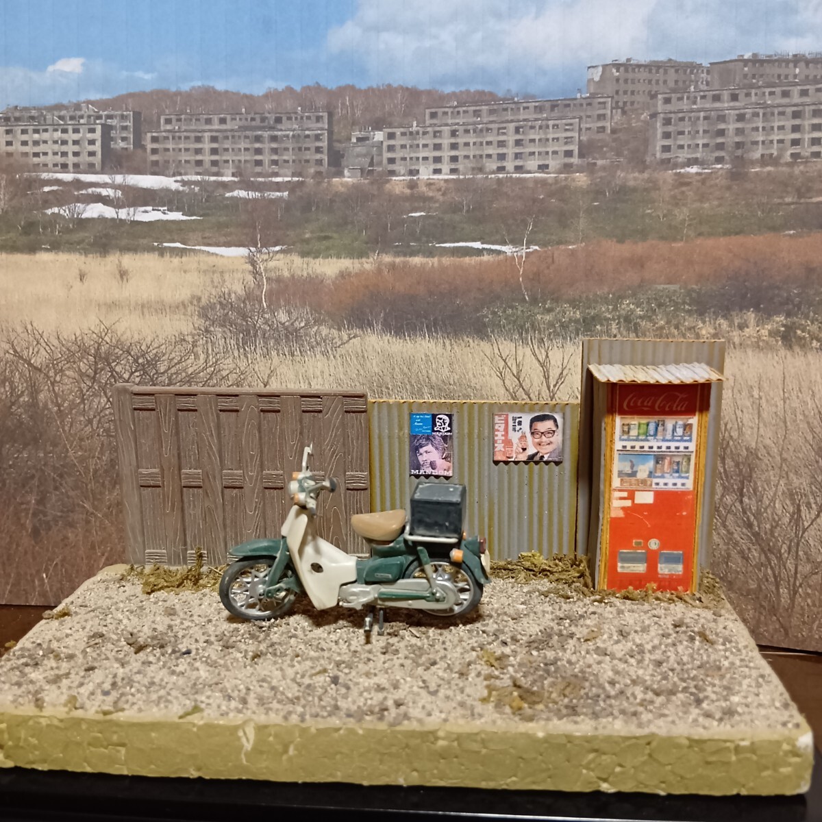 ホンダスーパーカブ1/32完成品。 ケース付 旧車 昭和レトロな風景 昭和レトロ 昭和の風景 32完成品 バイク拍卖