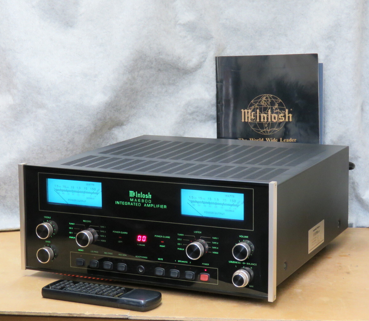 プリメインアンプ McINTOSH MA-6800 150W + 150W(2・4・8Ω) フォノ(MM)対応 ライン4系統 録再3系統 リモコン・取説あり 動作確認済拍卖