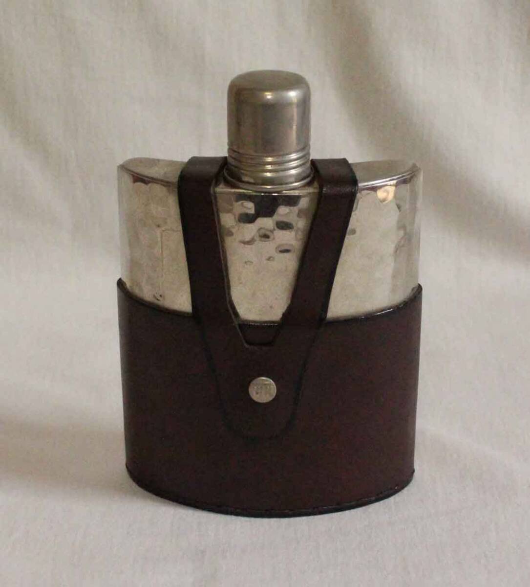 金属工芸■スキットル ウイスキー入れ ドイツ製■ECHTES LEDER MADE IN Germany 洋酒 水筒拍卖