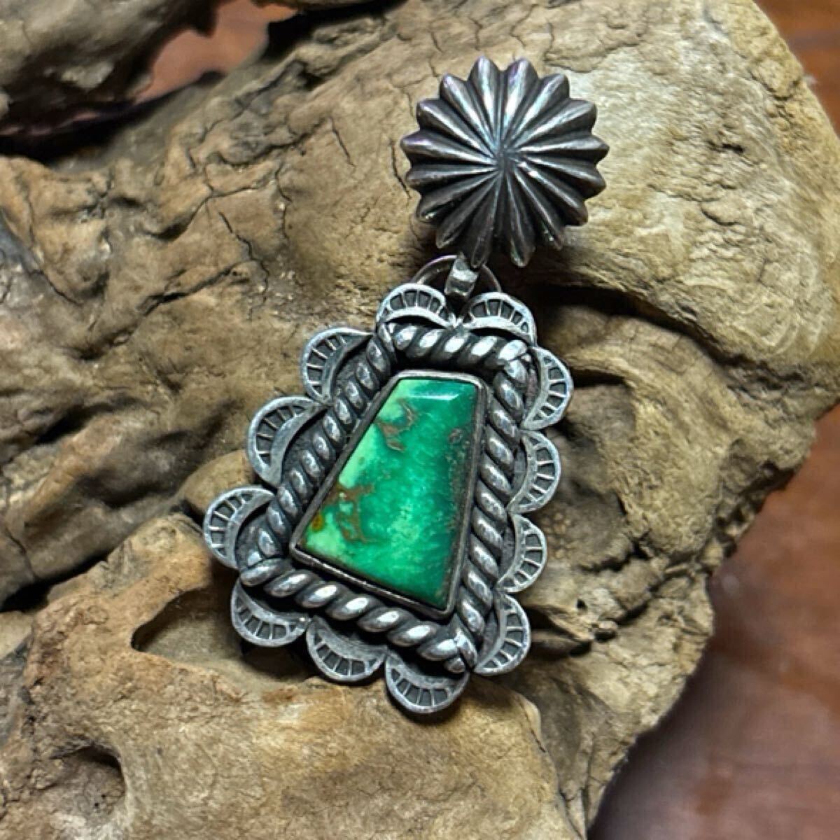 希少 ナバホ族 ロイストン ターコイズ ペンダント トップ インディアンジュエリー navajo sterling ペンダントトップのみ拍卖