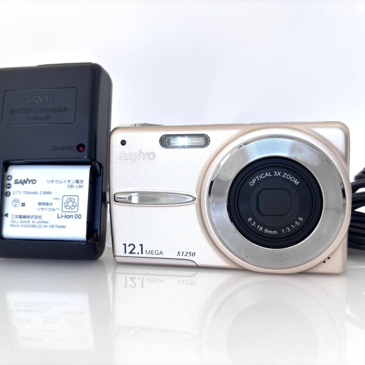 【サンヨー】SANYO 3x OPTICAL ZOOM コンパクトデジタルカメラ バッテリー・充電器付き #S134拍卖