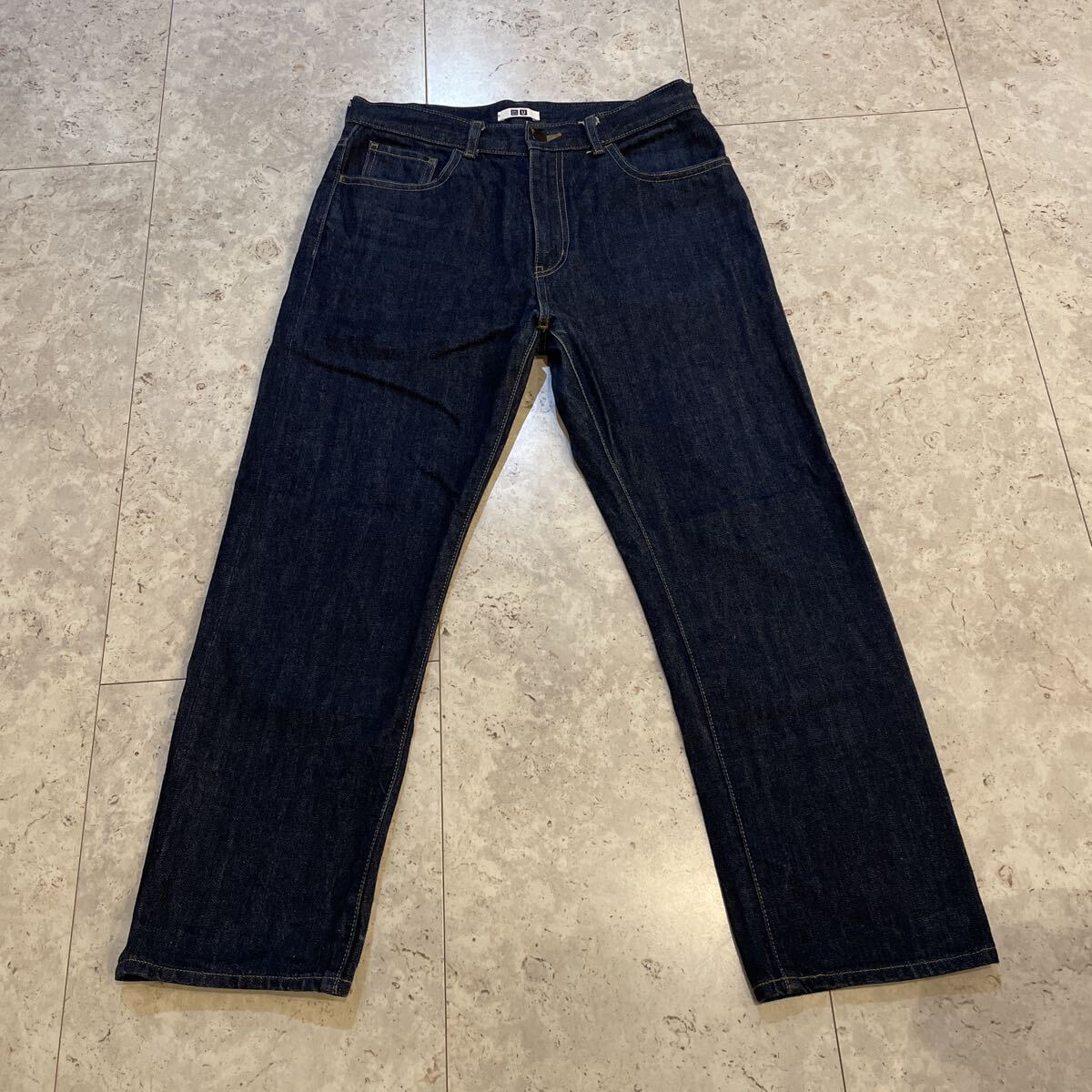 w30 良好 UNIQLO U ユニクロユー 赤耳 デニムパンツ 濃紺 セルビッジ ジーンズ 綿100% レギュラーフィット ややテーパード 通年拍卖