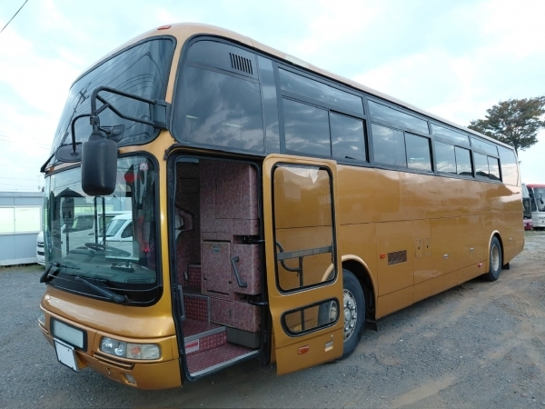 平成12年式三菱ふそうエアロクイーン大型観光バス,50人乗り,NOX.PM適合車,E/G:8M21,後ろ席回転タイプ,マニュアル車,調子とても良い拍卖