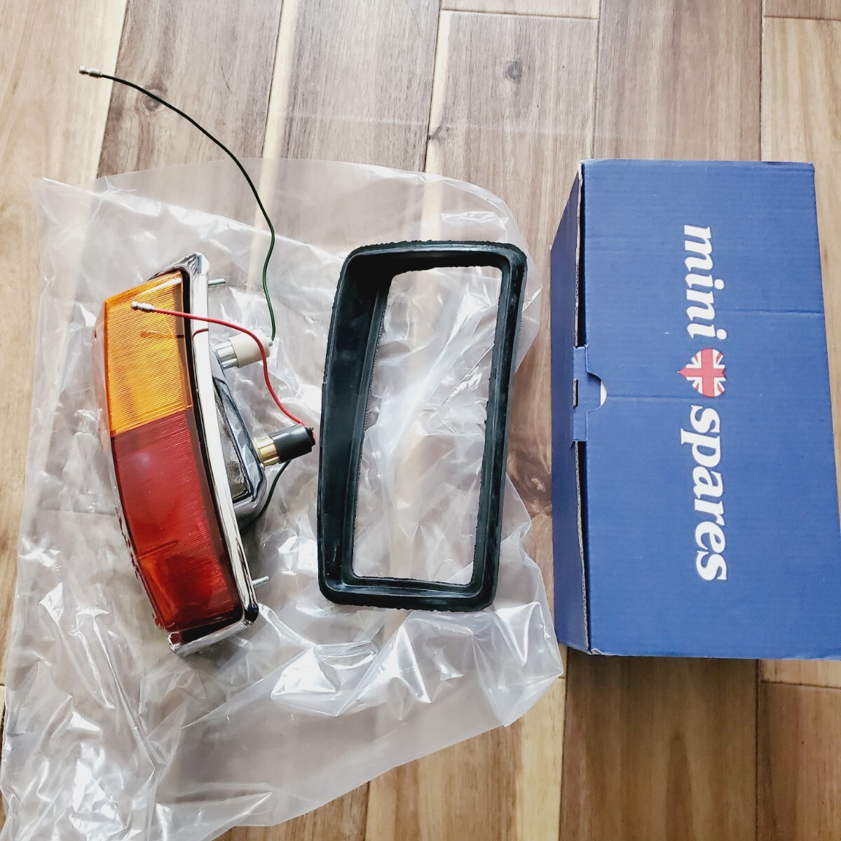 新品 ローバーミニ MK2 用 右側用 テールランプ アッシュ 13H6479 ゴムパッキン付き ENGLAND 限定価格拍卖