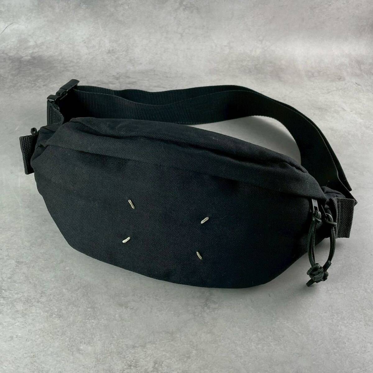 【人気/美品】Maison Margiela メゾンマルジェラ 4ステッチクロスボディバッグ ウエストポーチ ユニセックス 黒 ブラック ベルトバッグ 拍卖