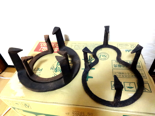 五徳 3点 囲炉裏用 火鉢用 長火鉢用のひょうたん型 三種類です。稀少品拍卖