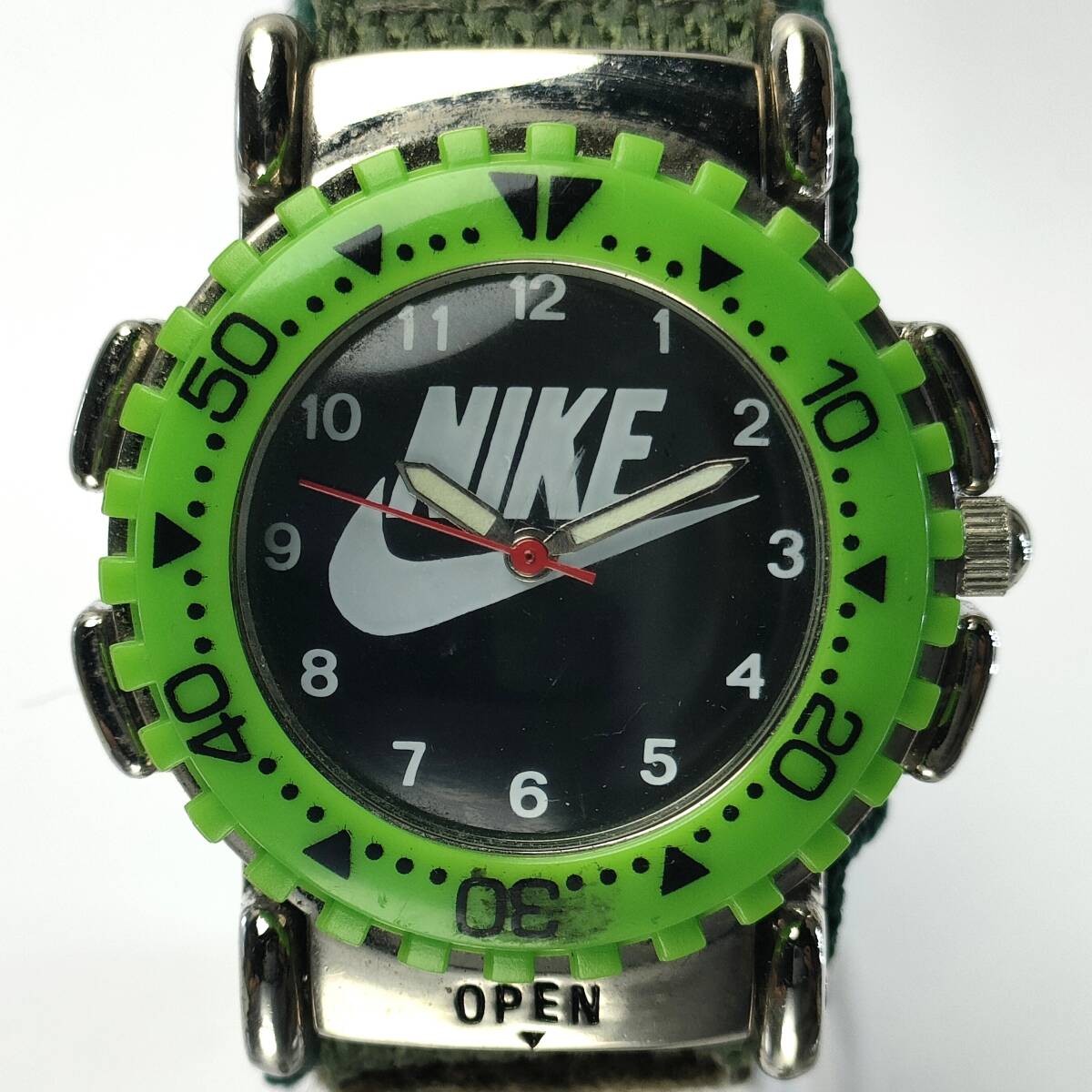 NIKE ナイキ コンパス付 方位磁石 腕時計 クォーツ 0204A0111-57-027-32拍卖