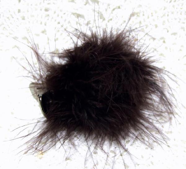 ヘアアクセサリー ふわふわ 羽根飾りのヘアクリップ ブラウン 5w-7 コサージュ レディース ポンポン お洒落 爆買拍卖