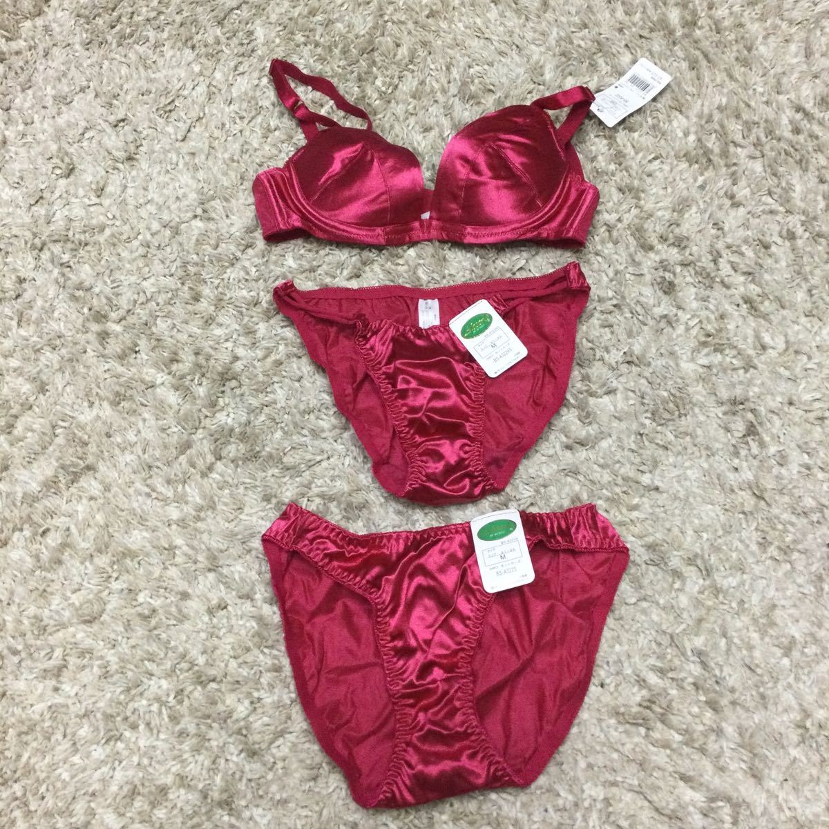 超お値打ち出品 Absorle Lady's ツルツルサテンのデイリーランジェリー3点セット C65 新品タグ付き未使用品拍卖