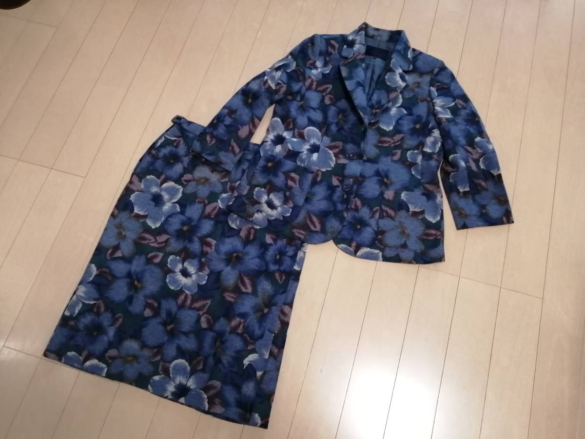 (大きいサイズ)スカートスーツ アンゴラ混 ブルー 花柄 膝丈スカート拍卖