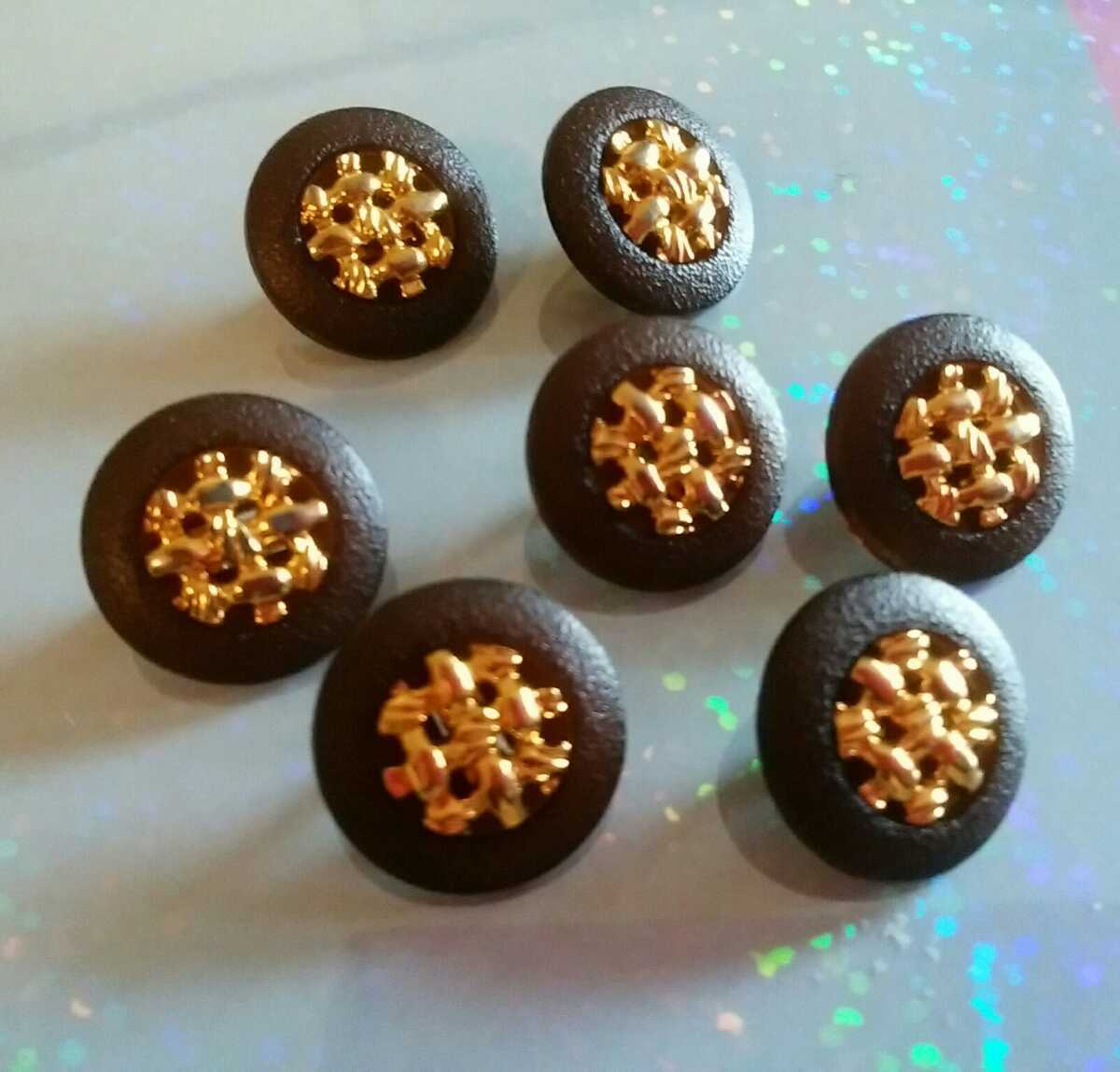 ★ゴールドの立体感が美しい★茶色★ボタン★7個★拍卖