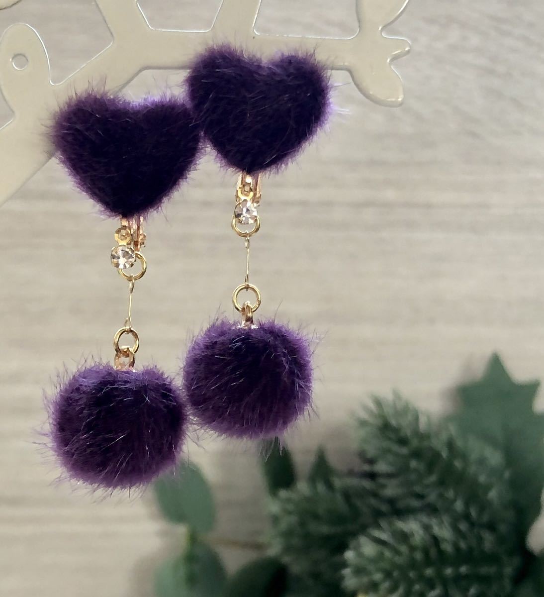 【ハンドメイド】ふわもこハートのファーボールイヤリング【パープル】拍卖