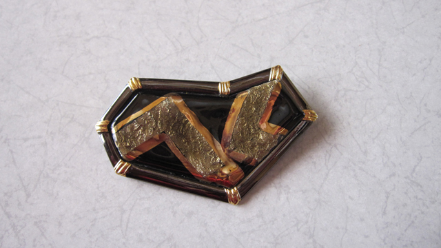 黒 ブラック ゴールド色 金色 個性的 ブローチ 拍卖