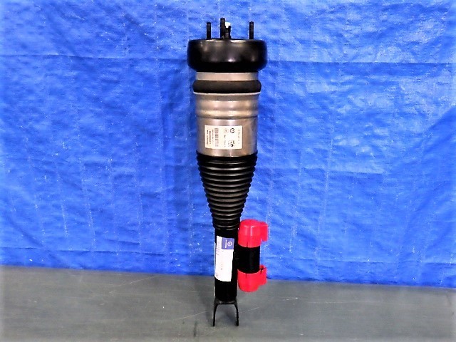 C138 Cクラス W205 右 フロントサスペンション エアサス A205 320 05 25 A205 320 48 68 A205 320 02 38 メルセデスベンツ 未使用 美品拍卖