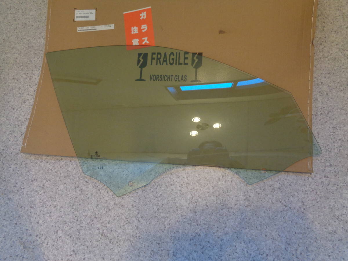 BMW 3シリーズ F30 純正 右フロント ドア ガラス 5133 7259 826拍卖