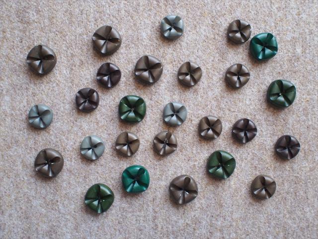 レトロビンテージ手芸雑貨*ボタン・二つ穴渋い色・Φ13、15㎜・26個セット☆パーツデコ人形装飾素材拍卖