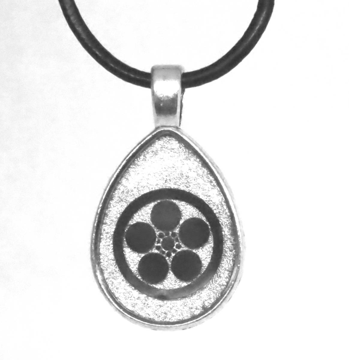 丸に梅鉢 ペンダント チョーカー グッズ 家紋 本革紐 付属拍卖