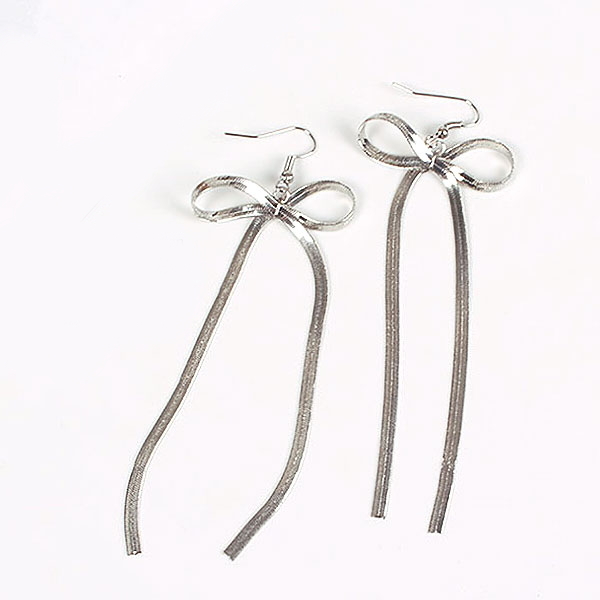 アクセサリー ピアス リボン ロング シルバー フック シンプル 華やか サージカルステンレス アレルギー対応拍卖