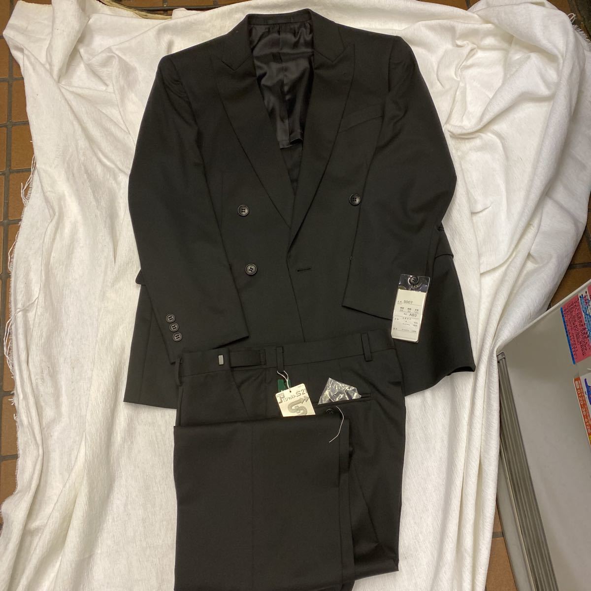 新品 未使用 激安 4ッ釦1ッ掛け ダブルスーツ サイズAB3ワンタック フォーマル 裾上げテープサービス!!あ拍卖