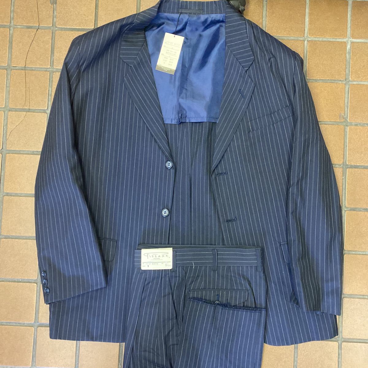 新品 未使用 激安 タグ付き 上下セットアップ シングルスーツ ストライプ 紺色 上着L スラックスS あ拍卖