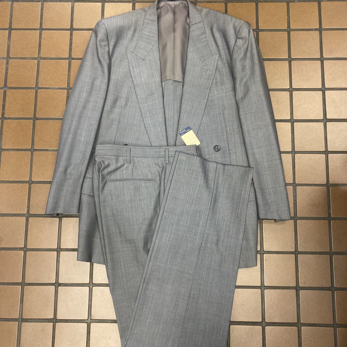 新品 未使用 激安 上下セットアップ サイズL グレー ストライプ シングルスーツ ノーベンツ サラサラ生地 あ拍卖