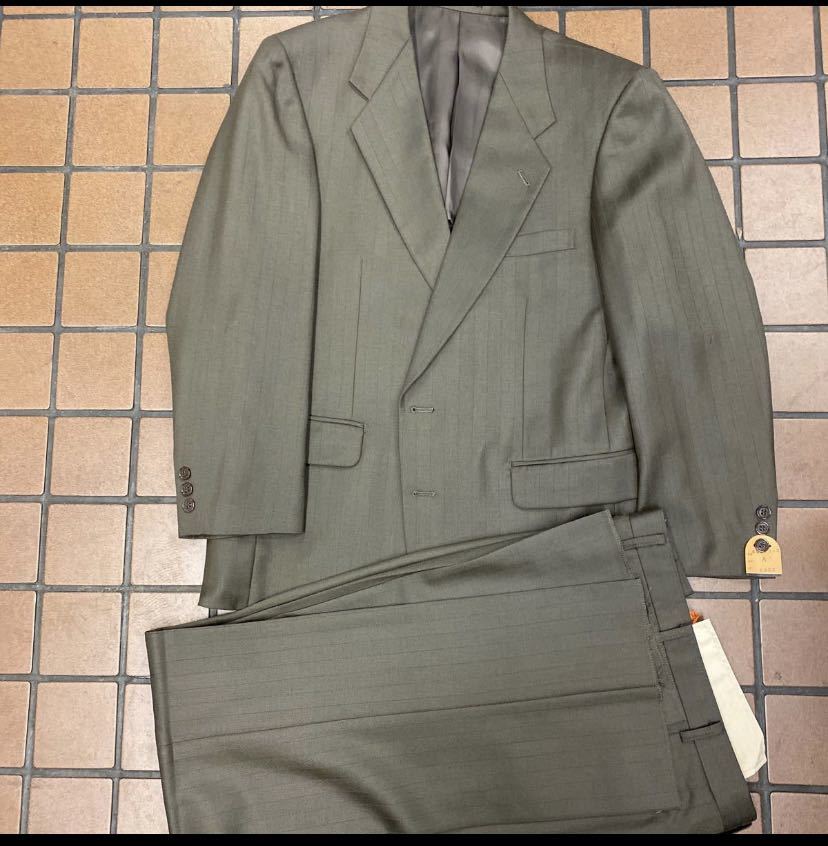 新品 未使用 高級スーツ ウール100% ブラウンストライプスーツ セットアップ サイズA5ワンタック 2つボタン センターベンツ あ拍卖