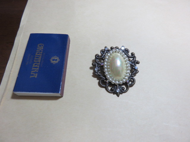 宝石入り・ブローチ・美品の格安提供です。拍卖