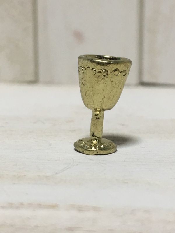 y859訳有◆セレブリティなグラス◆ ドールハウス 用 ミニチュア 真鍮 ワイングラス 金 1個 ゴールド 洋酒 Doll House Blythe ブライス拍卖