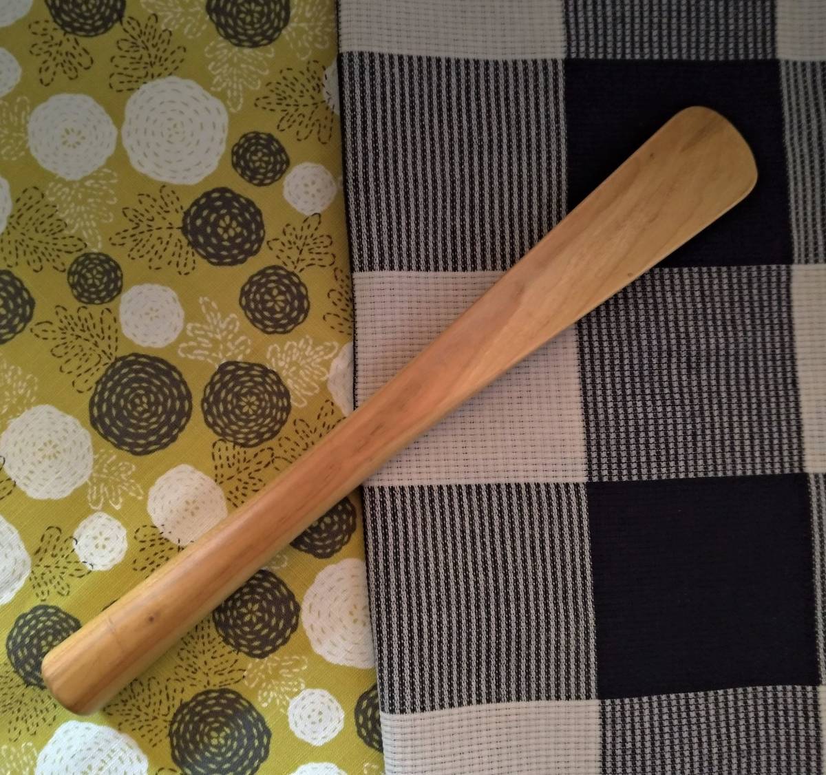 靴べら 【ケヤキ】 岩手県産のケヤキを使った、木工職人さん手作りの品です。拍卖