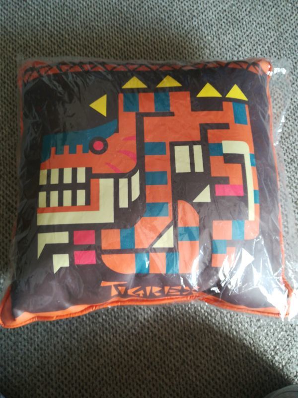 新品タグ付きカプコンモンスターハンターティガレックスクッション38cm拍卖