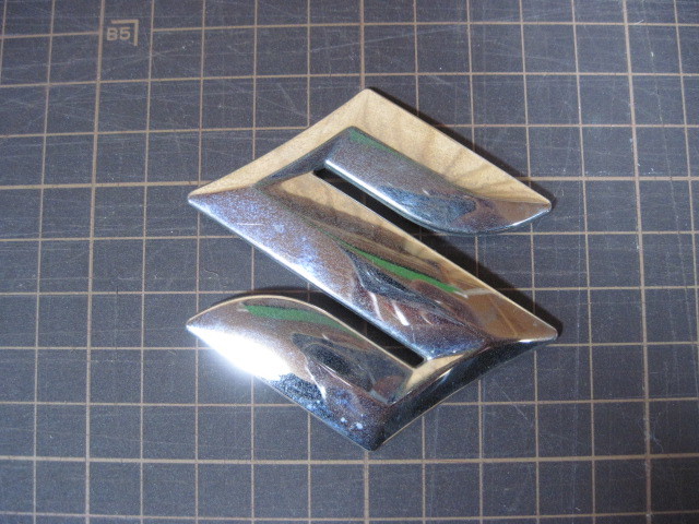 スズキ 純正 メーカーロゴ エンブレム 6.5cm×6.5cm 中古 210155拍卖
